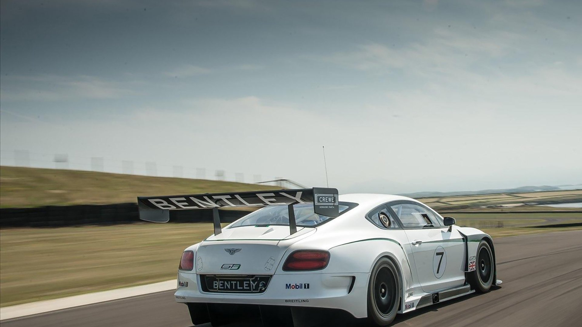 爱游戏 电竞-战术大战：教练PK看谁更胜一筹，教练布置战术