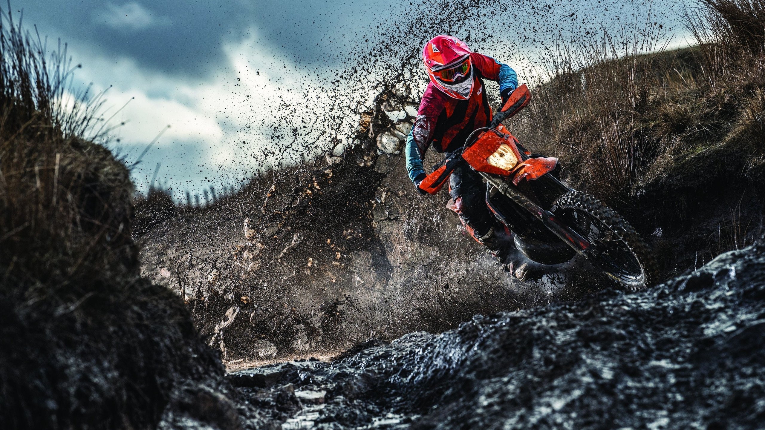 边路突击球员是否更依赖战术布置释放速度优势，边路进攻的主要原则